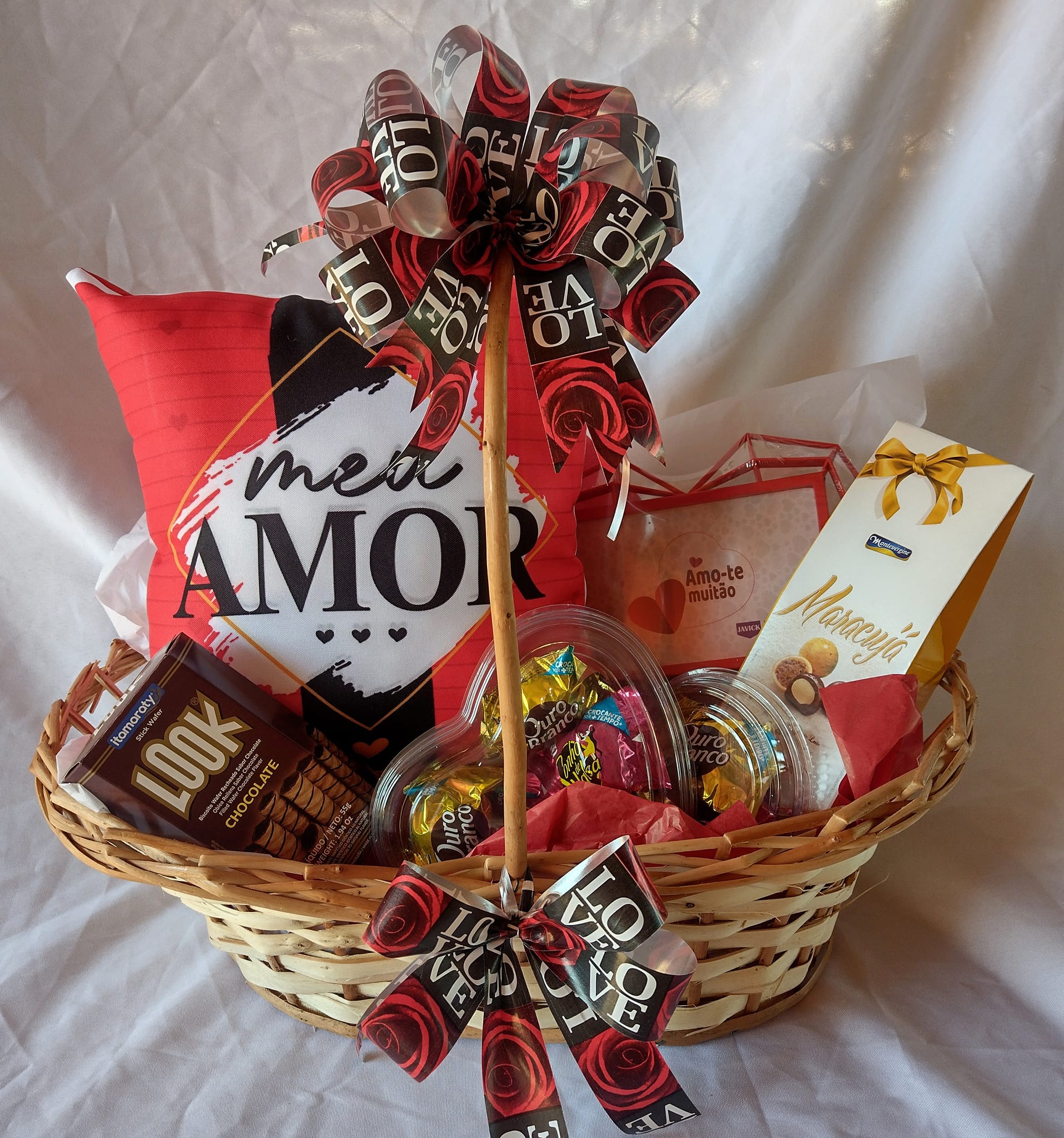 Cesta de almodada e Chocolates
